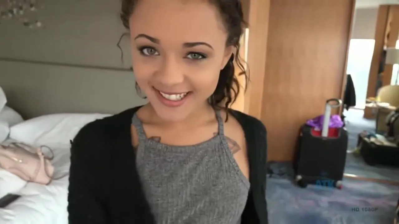 You make her toes curl every time – Holly Hendrix More Girlfriends