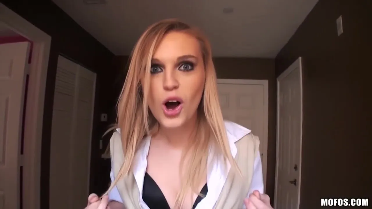 Peeking in the Window – Amanda Bryant Stranded Teens